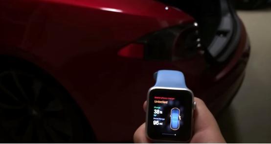 当IT思维的特斯拉Model S被Apple Watch控制