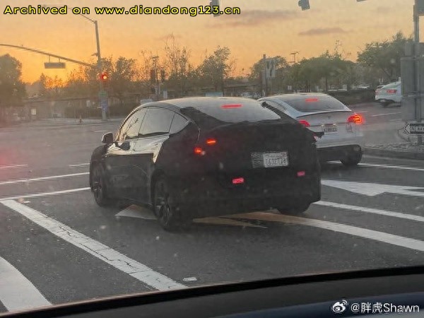 特斯拉Model Y伪装车再度现身，疑似廉价版！ - Image 1