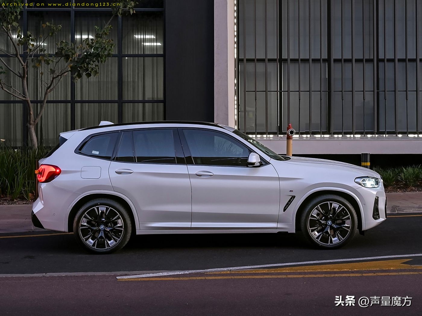 宝马新世代SUV亮相 续航与快充技术引关注 - Image 3