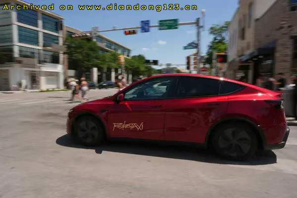 净利暴跌23%，马斯克强撑画饼：机器人和Robotaxi还有大招 - Image 5