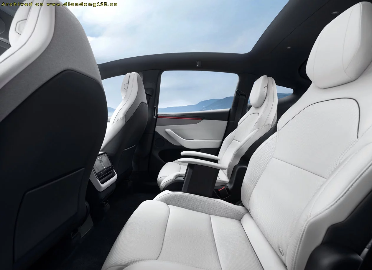 特斯拉发布六座版的豪华SUV“Model Y L”，售价33.9万元起！ - Image 5