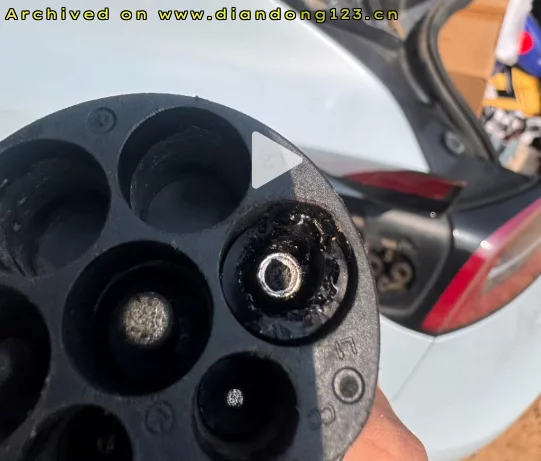用简单的信号就能打开特斯拉充电盖，特斯拉车主们害怕吗？ - Image 15