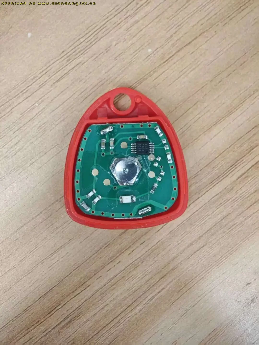 用简单的信号就能打开特斯拉充电盖，特斯拉车主们害怕吗？ - Image 5