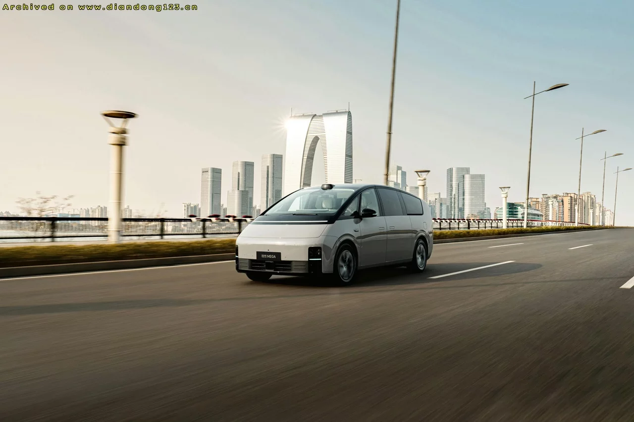 理想MEGA的这一烧，让整个行业的风向变了！ - Image 6