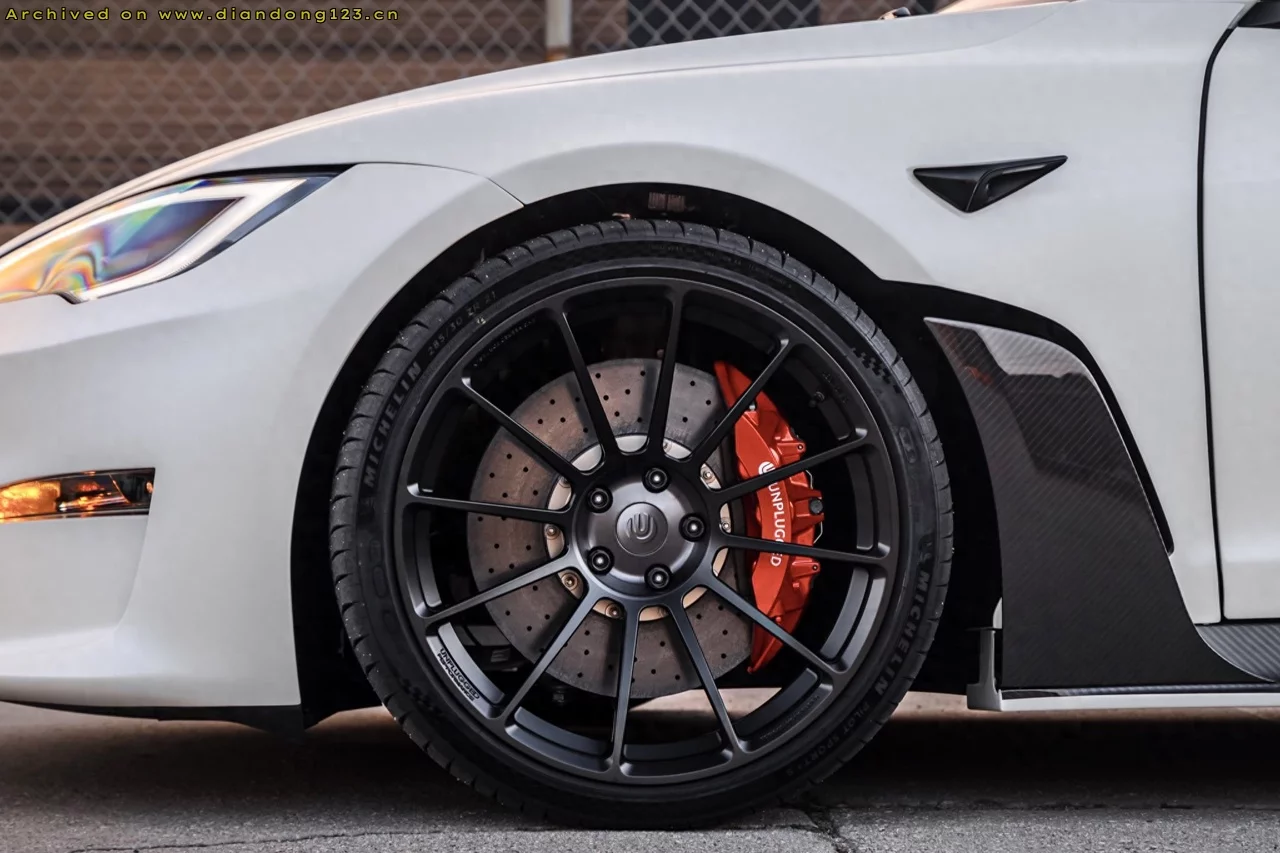 马斯克：特斯拉专注自动驾驶不设高性能部门 - Image 2