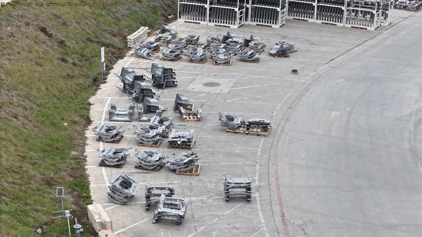 特斯拉德州工厂进行Cybercab碰撞测试 - Image 3