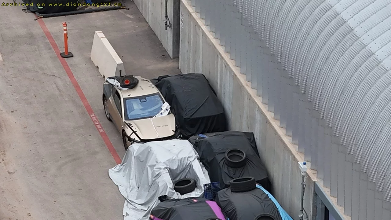 特斯拉德州工厂进行Cybercab碰撞测试 - Image 2