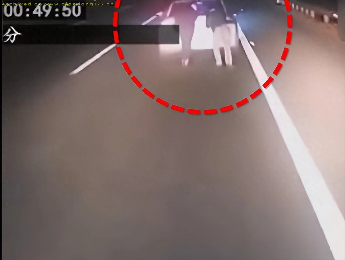 新能源车电量耗尽致高速追尾 酿2死 - Image 2