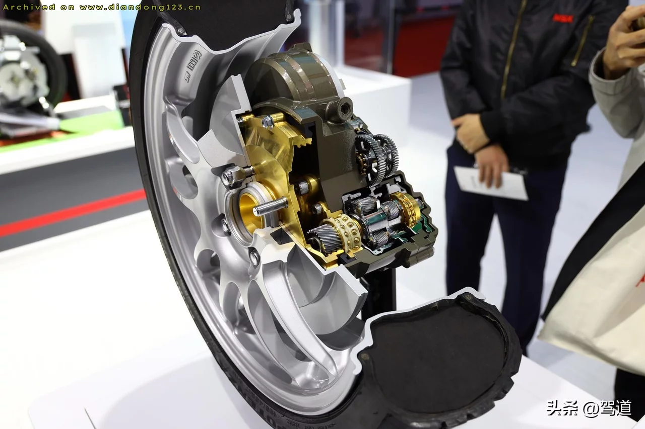 学电动滑板?全国首款轮毂电机乘用车亮相 - Image 3