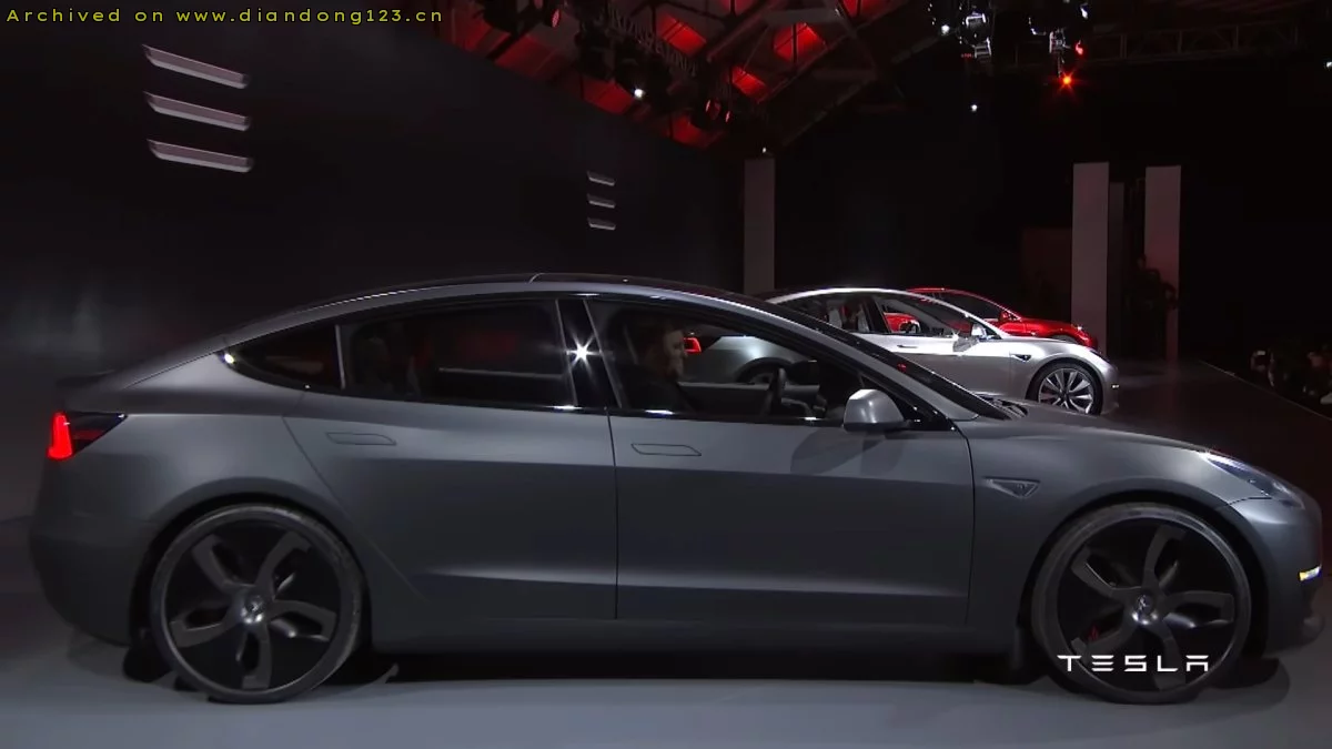 特斯拉 Model 3 十年回顾：原型车那些未量产的设计 - Image 2